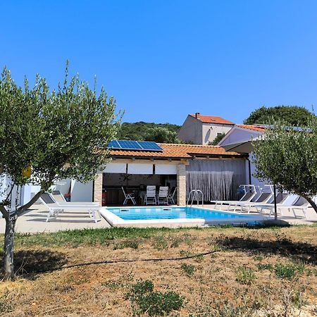 말리로시니 House With Pool 빌라 외부 사진