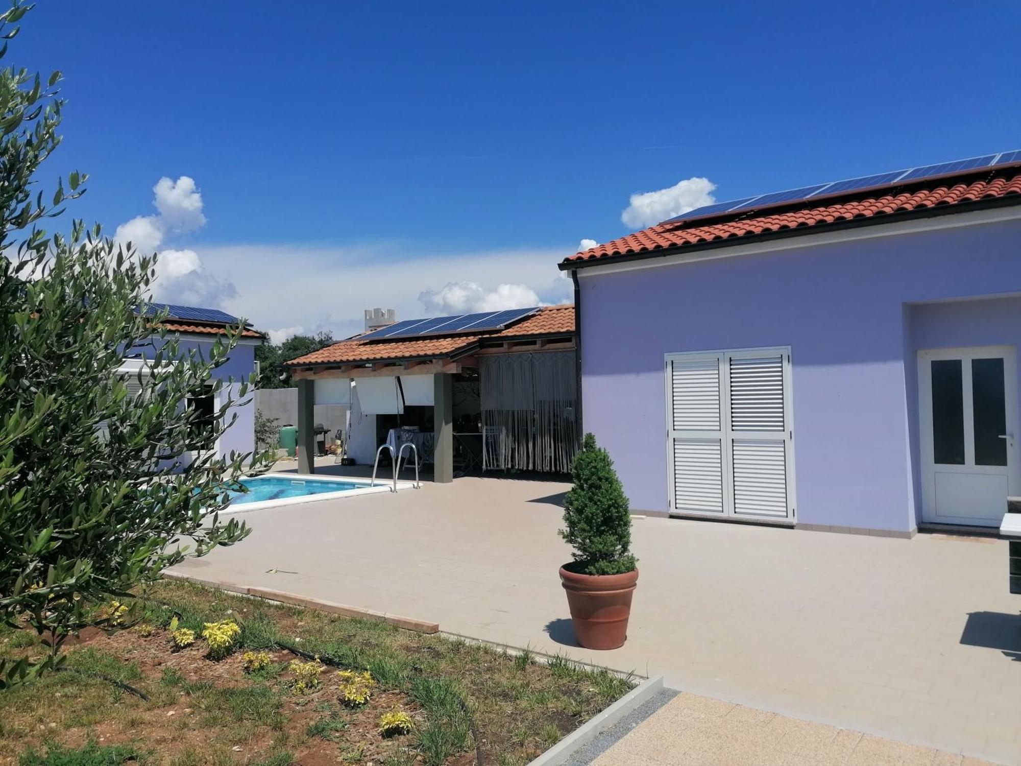 말리로시니 House With Pool 빌라 외부 사진