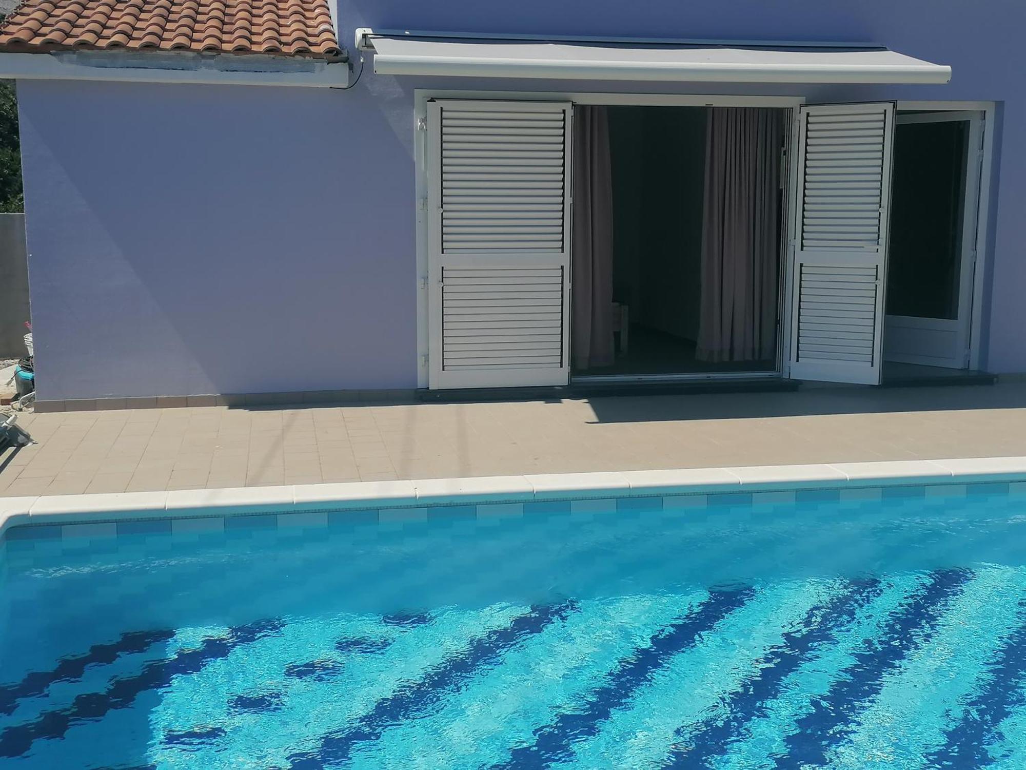 말리로시니 House With Pool 빌라 외부 사진