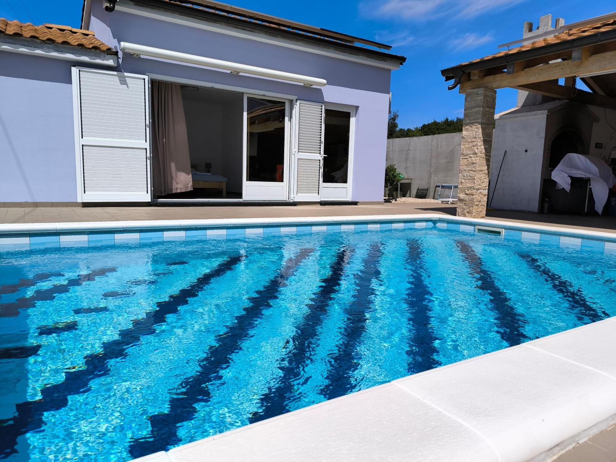 말리로시니 House With Pool 빌라 외부 사진