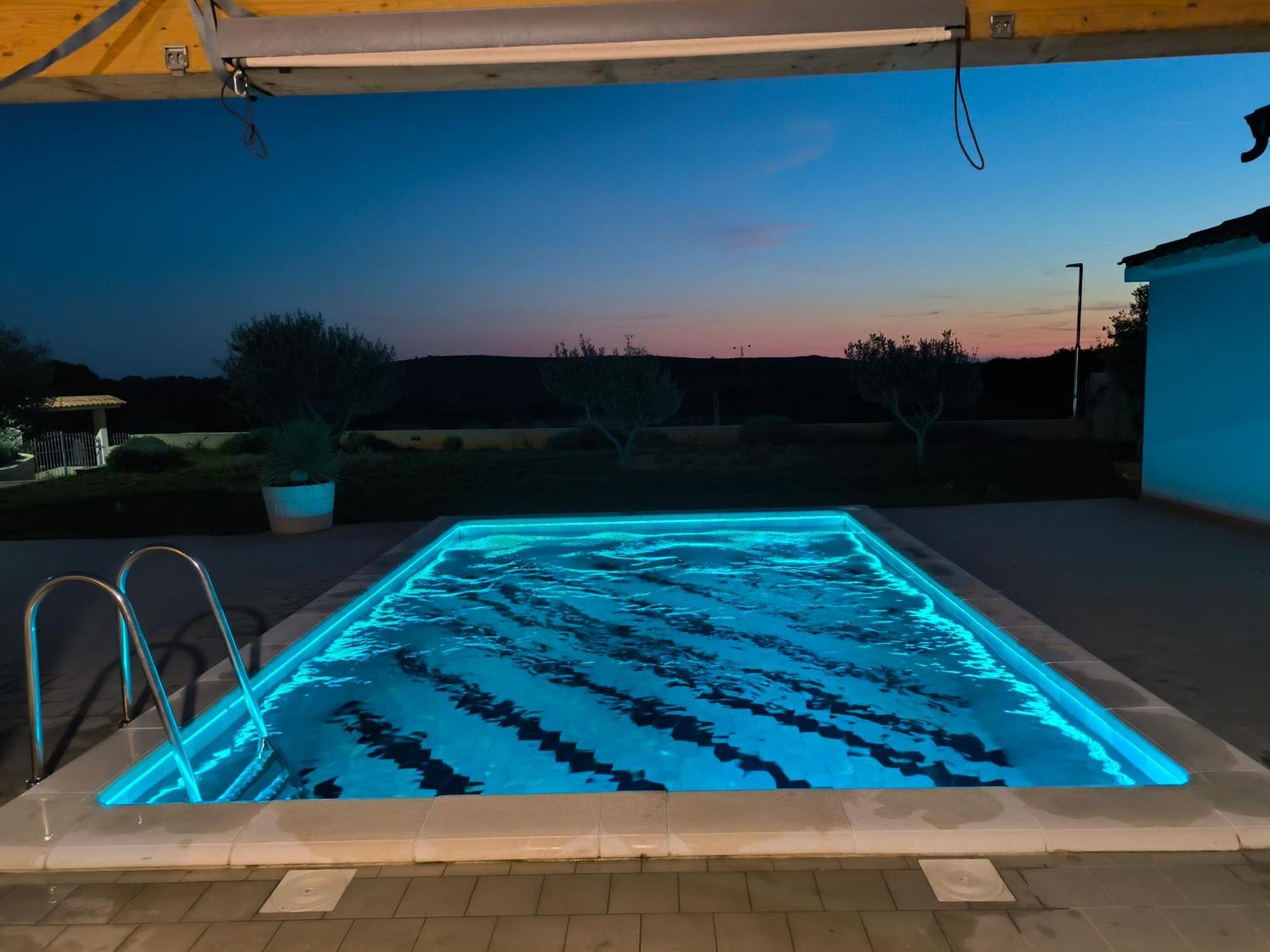 말리로시니 House With Pool 빌라 외부 사진