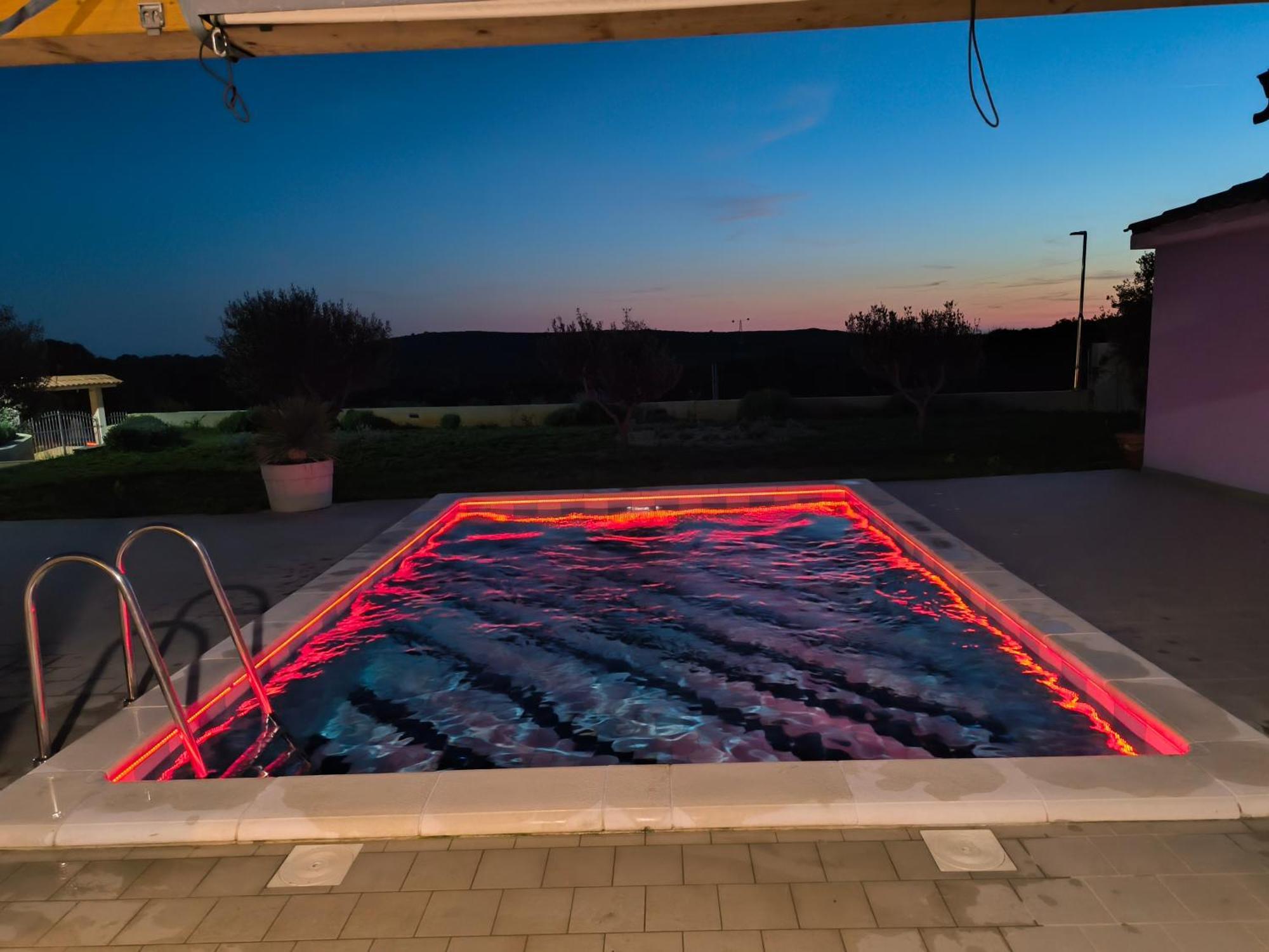 말리로시니 House With Pool 빌라 외부 사진
