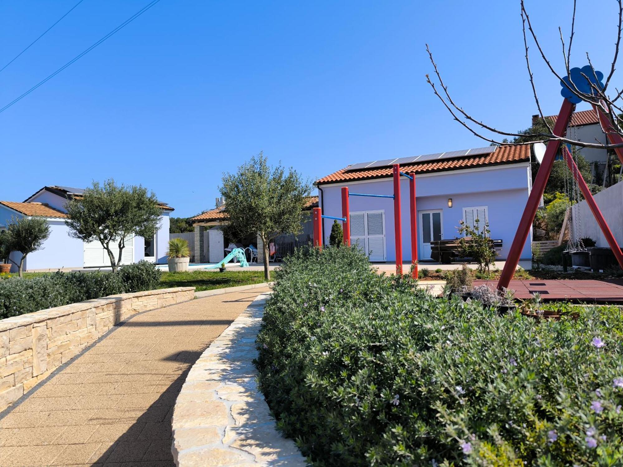 말리로시니 House With Pool 빌라 외부 사진