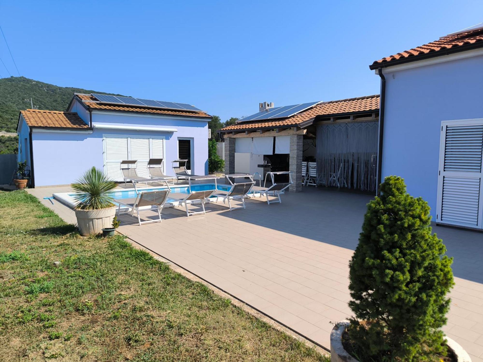 말리로시니 House With Pool 빌라 외부 사진