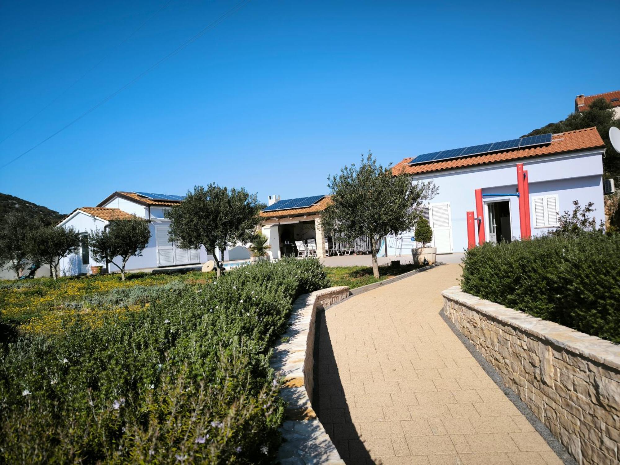 말리로시니 House With Pool 빌라 외부 사진
